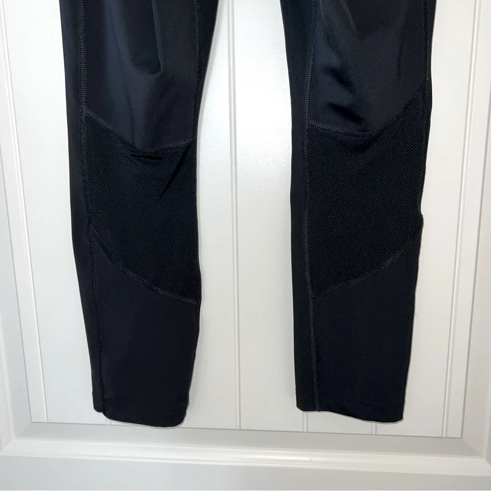 NIKE athletic capri leggings, black, size Medium